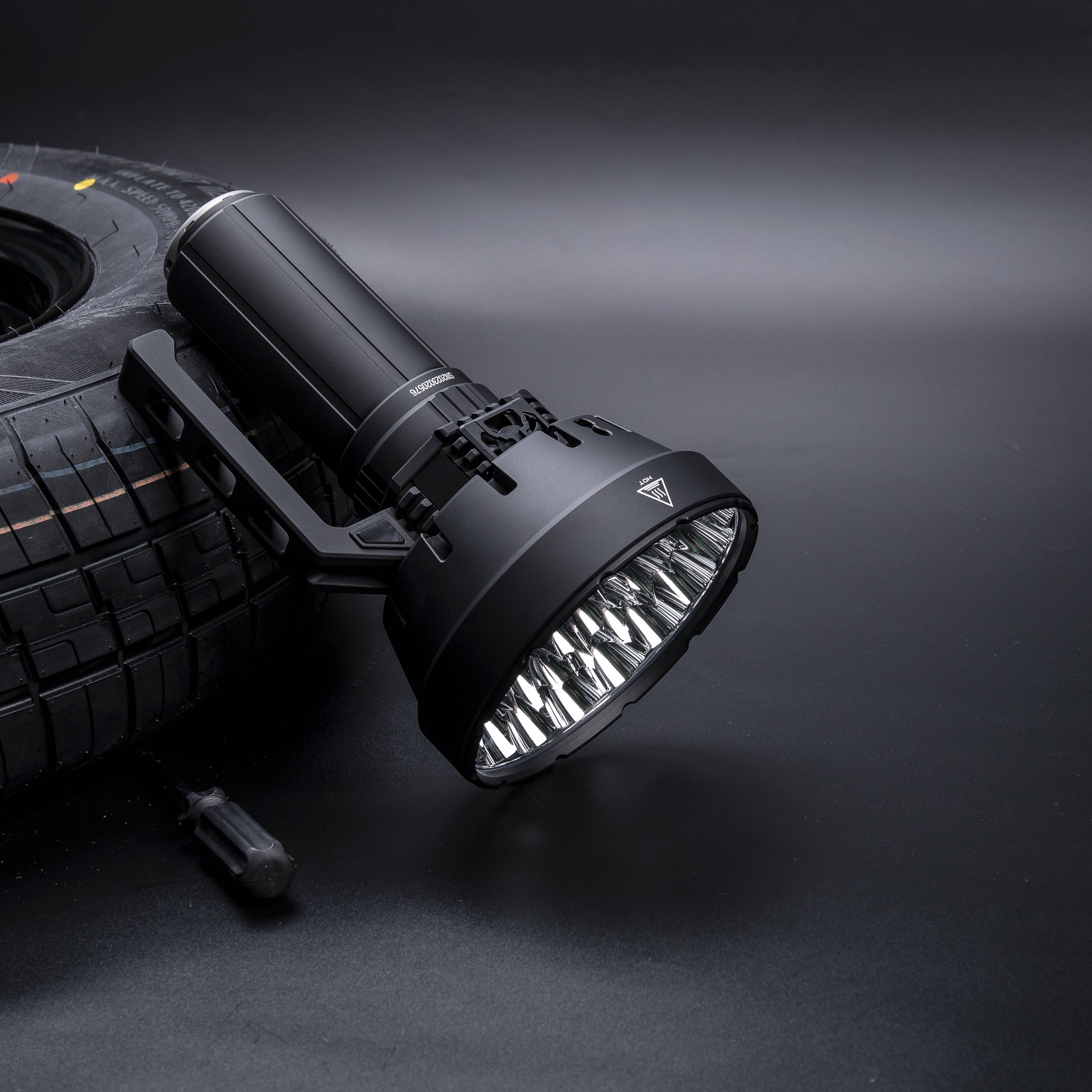Surpass the 100 000 lumens the brightest flashlight IMALENT SR32